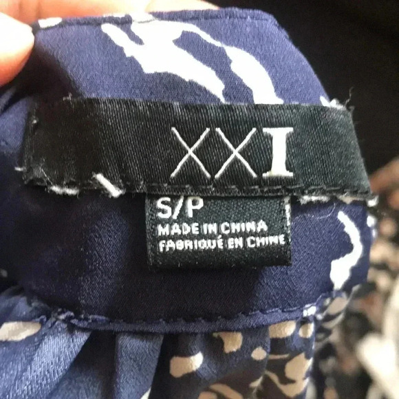 XXI Navy Blue and White Racer Back Square Hem Top-Size S/P - Picture 9 of 11